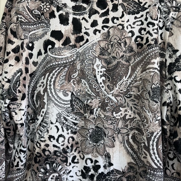 Chico's | Paisley Animal Grommet V-Neck Top Size 2 (US 12) - Picture 8 of 8